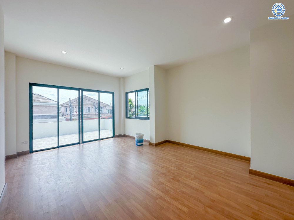 บ้านมือสองตกแต่งใหม่ โครงการ มณธานี บางแค ดีไซน์หรูหรา เนื้อที่กว้าง 63.90 ตร.ว. ฟังก์ชัน 3 ห้องนอน 3 ห้องน้ำ 2 ที่จอดรถ ฟังก์ชันครบตอบทุกไลฟ์สไตล์ บนทำเลศักยภาพ เชื่อมต่อถนนกาญจนาภิเษก ใกล้เดอะมอลล์บางแค ใกล้รถไฟฟ้าสายสีน้ำเงิน "สถานีหลักสอง" และจุดขึ้นทางด่วน "กาญจนาภิเษก"